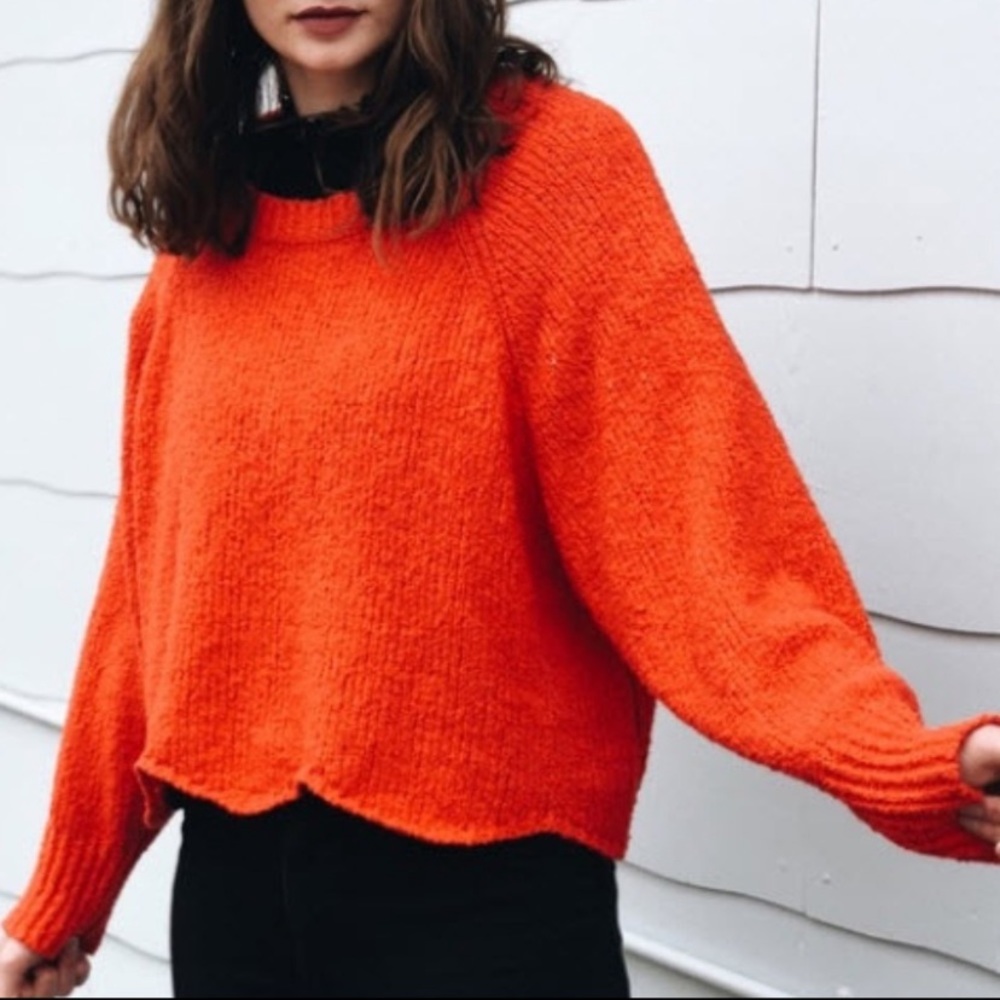 ❣️Zara Wavy Hem Cropped Sweater